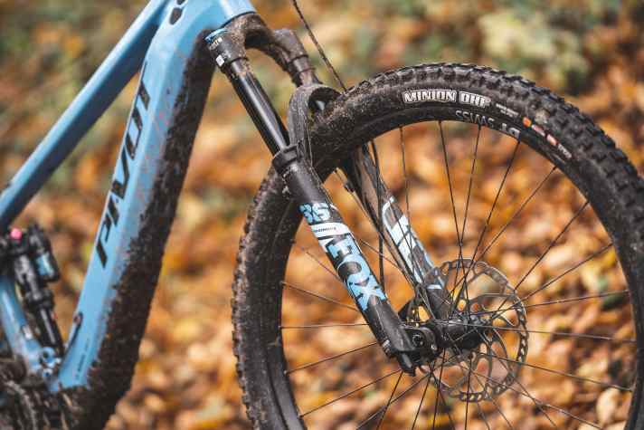 Angeführt wird das Pivot Shuttle AM Ride SLX/XT von einer Fox Float 36 Performance Federgabel mit 160 Millimetern Federweg.