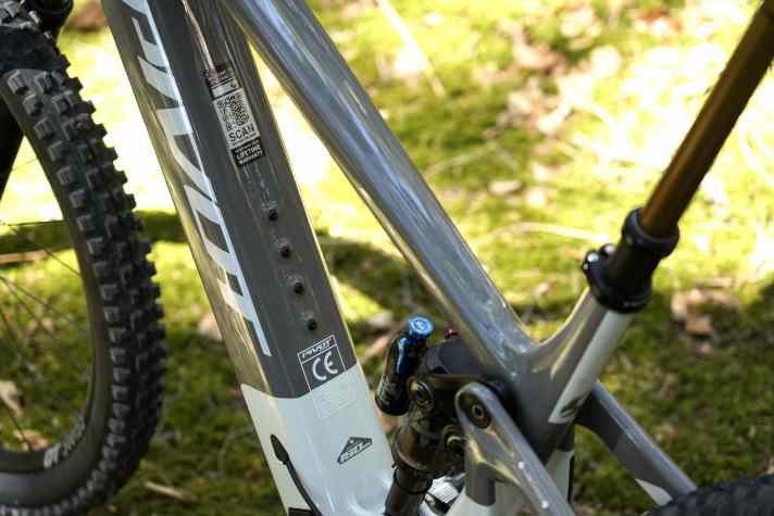 Auf dem Unterrohr kann der Bosch Power More 250 platziert werden - zur Reichweitensteigerung.