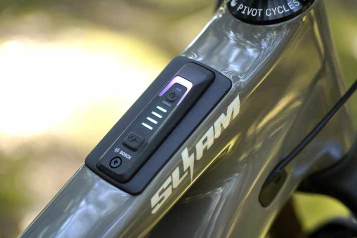The Shuttle SL/AM comes from the factory with Bosch's system controller in the top tube. The new Kiox 400C can be retrofitted.