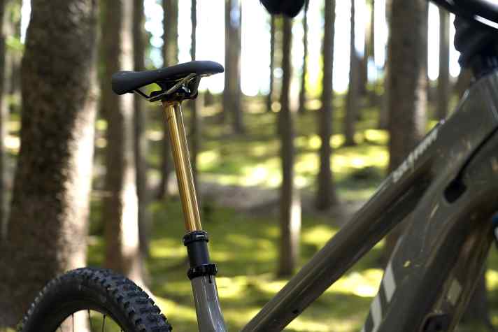 The Fox Transfer provides 200 mm of travel on the size L test bike - that gives plenty of room to move.