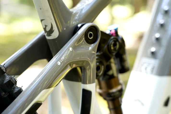 Um 0,5 Grad können Sitz-und Lenkwinkel optional aufgesteilt werden. Pivot empfiehlt das insbesondere, wenn ein kleines 27,5er-Hinterrad verbaut wird.