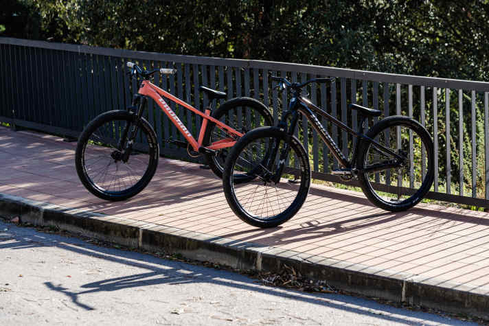 Propain offers the Trickshot 2 in an affordable entry-level version and a sophisticated Pro version. There are two colours to choose from.