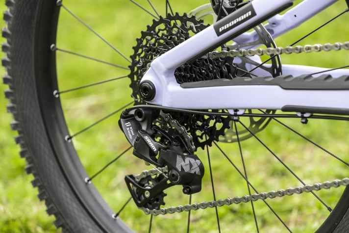 Functional and trail-ready. Propain only uses components on the Yuma children's bike that also cut a fine figure on mountain bikes for adults, such as single-speed gears from Sram.
