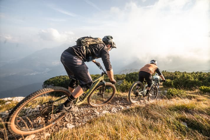 Aktuell haben Hersteller, wie Canyon einzelne Modelle nochmals im Preis reduziert. Die Rabatte machen aus den Bikes echte Preis-Leistungs-Kracher für Trail und Tour.
