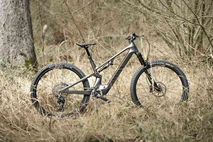 Canyon Neuron:On Fly CF9: Bosch SX // 400 Wh // 140 mm // 29 Zoll // 19,71 kg // 6999 Euro.