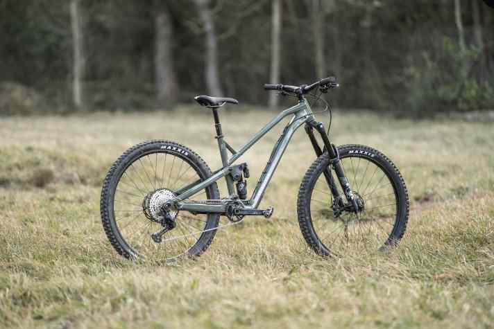 The Privateer scores plenty of equipment points with its first-class Fox chassis, good workmanship and several flipchips.