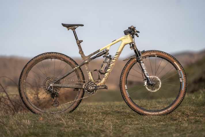 Trotz 1,79 Körpergröße fährt der Schwabe sein Racebike in Rahmengröße S.