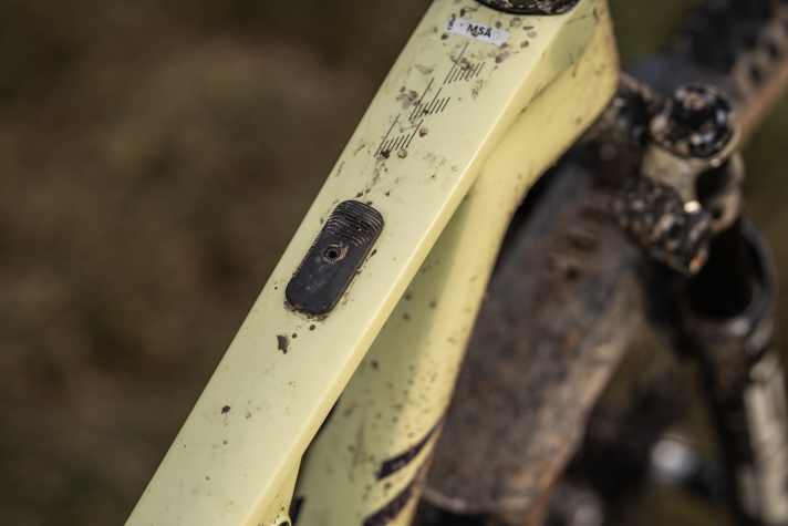 Das K.I.S.-System (keep it stable) ist ein Lenkassistent, der die Kontrolle bei langsamer Fahrt oder auf rutschigen Böden spürbar verbessert.