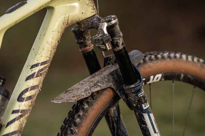 The suspension on Schwarzbauer's race bike is not controlled manually via a remote lever. Instead, the electronic flight attendant system automatically selects the most efficient set-up.