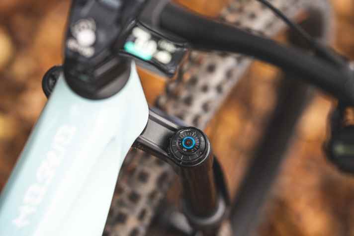 On the Rockshox Lyrik Ultimate, the high and low-speed compression damping can be adjusted separately.