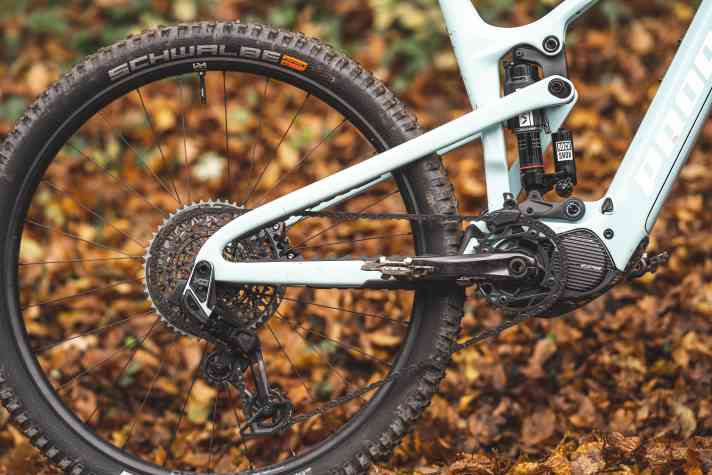 Propain relies on the proven and much-praised Pro10 rear triangle on the Sresh.