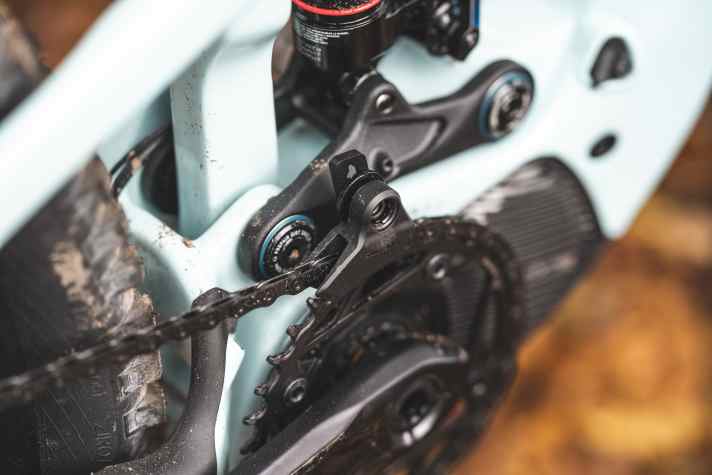 A chain guide keeps the drivetrain of the Propain e-bike in line.