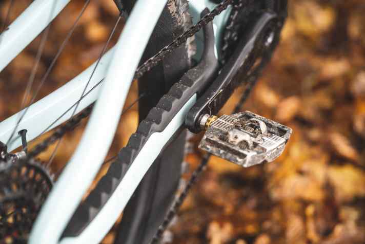 The chainstay protector is effective against the rattling of the motor, but unfortunately it doesn't help.