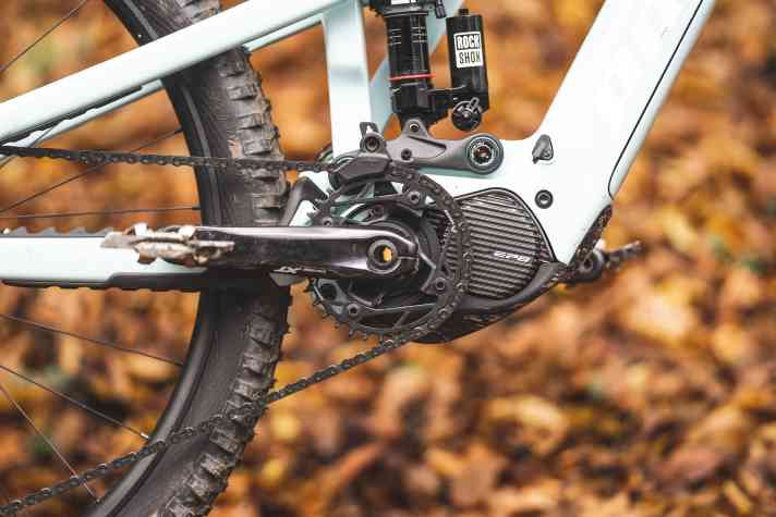 While many manufacturers rely on the new Bosch Performance Line CX motor, Propain uses a Shimano EP801 in the Sresh.