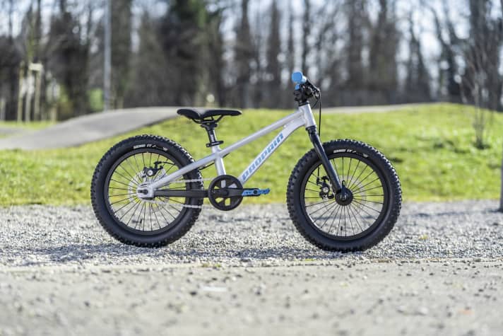 The Barney is Propain's latest offspring and, with 16-inch wheels, is designed to appeal to kids aged 3 years and over or 95 cm tall. The price is 499 euros. Available from June 2023.