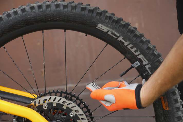 After just a few park rides, the rear wheel of the Newmen E.G-30 wheels showed clear signs of failure. A Monday model? In our other tests, Newmen wheels have so far remained unremarkable.