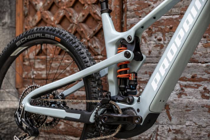 The Pro10 rear suspension system with virtual pivot point is a trademark of Propain bikes. On the Sresh CF, the rear provides 150 millimetres of travel.