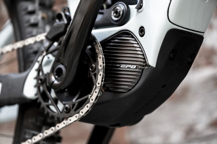 Shimanos EP801 hat ein sehr starkes Verhältnis aus Leistung und geringem Gewicht. Für ein E-MTB mit voller Power und geringem Gewicht ist das ideal.