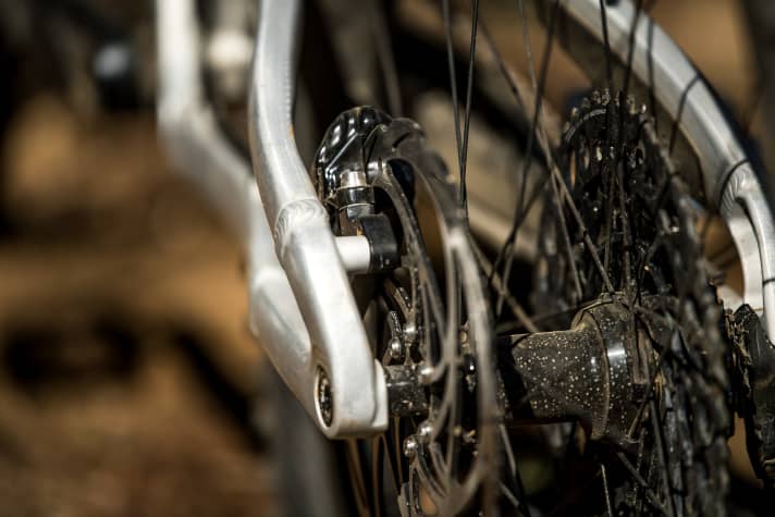 The integrated brake mount on the new Propain Tyee is designed to transmit braking forces to the frame more effectively.