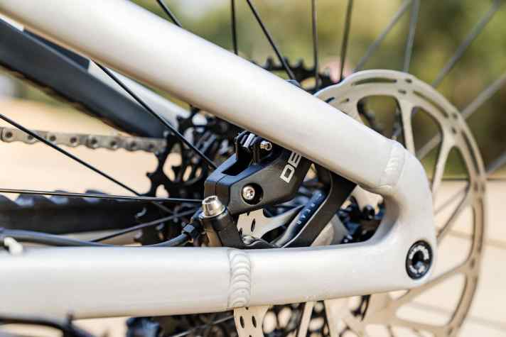 As with the adult models, the rear brake calliper is well protected in the rear triangle.