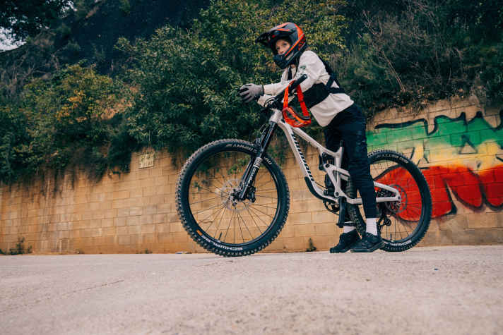 Propain wants to perfectly equip young enduro riders with the new Tyee YTH in size XS or S.
