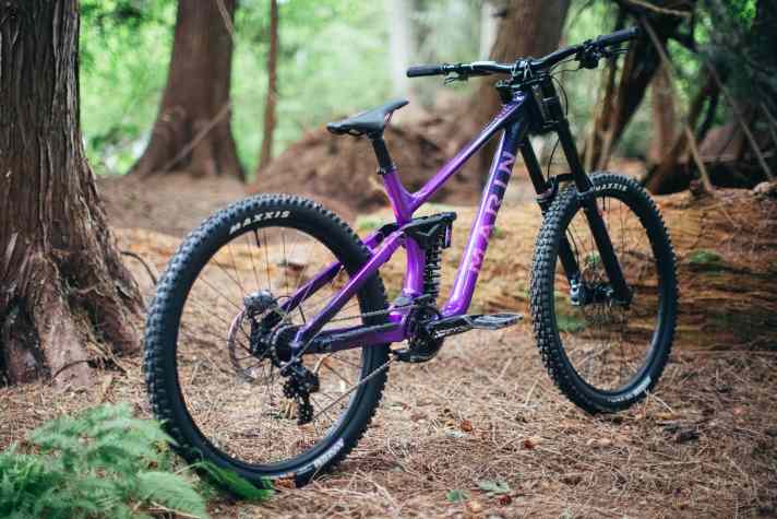 Robust, made of aluminium, 190 millimetres at the rear.