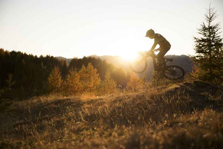 A very special natural event in autumn: the downhill trail on the 2273 metre high Col de la Crèche.