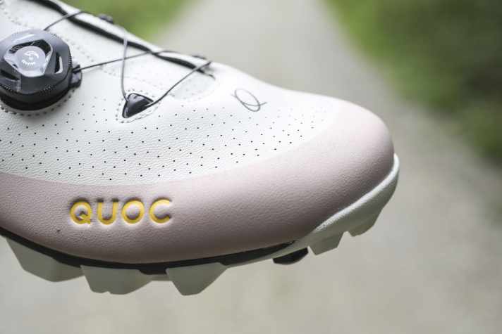 The upper material is protected all around by a TPU coating. The ventilation in the shoe is rather poor