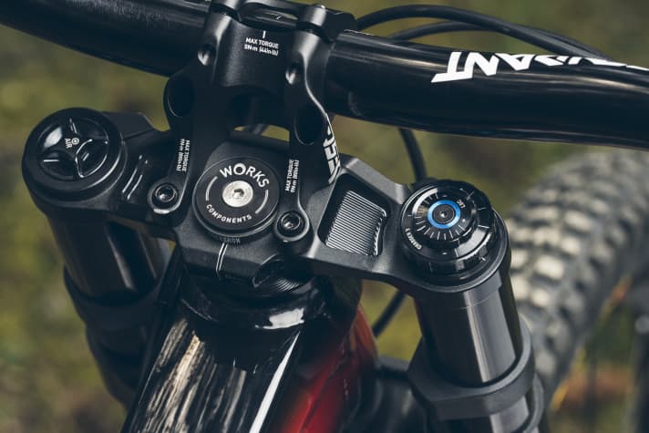 Das neue Debonair+-Doppelrohrdesign der Boxxer Federgabel