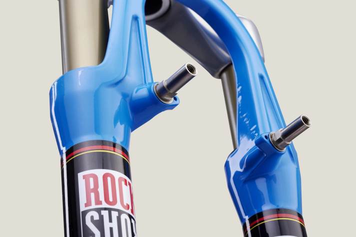 V-brake mounts made of titanium: The Rockshox SID from 1998 was a real lightweight at under 1200 grams.