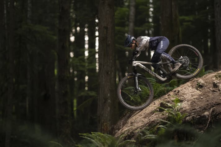 In der Abfahrt soll das neue positionsabhängige Dämpfungssystem des Rockshox Vivid das Maximum aus jedem Hinterbau herausholen.