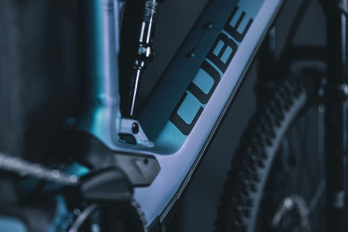 A Bosch Powertube with 750 Wh is used in all hybrid models.