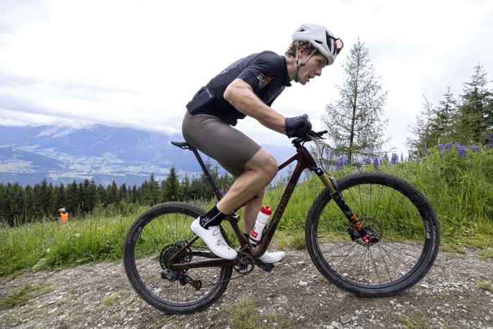 Vollgas darf auch im Training sein - aber bitte mit Augenmaß. Bergsprints sollten noch zur Ausnahme gehören.