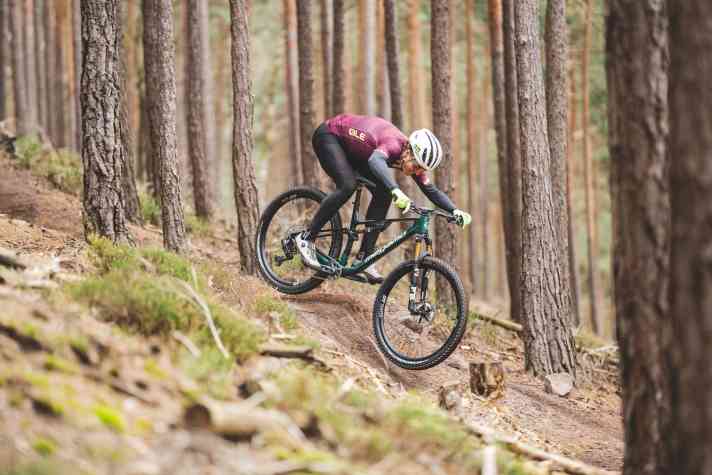Pleasantly smooth and easy to handle at the same time: at the limit, the Magamo Track Race's successful riding position provides sufficient freedom of movement, which makes it easier to control.