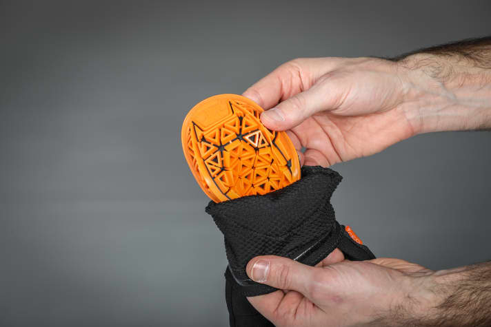 The open-pored D3O pad also improves ventilation and can be removed for washing