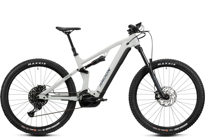 Auffälligster Unterschied des Radon Render AL zum Carbon-Render ist die Dämpferaufnahme am Oberrohr. Der Unterschied ist allerdings rein optisch, weder Geometrie noch Kinematik ändern sich beim Radon Render AL.