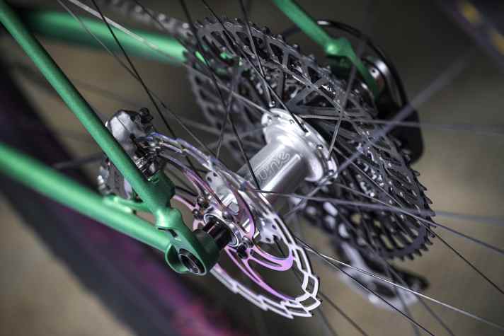 Built in Buggingen in the Black Forest, the Tune hub set fits perfectly into the Leovelo custom bike.