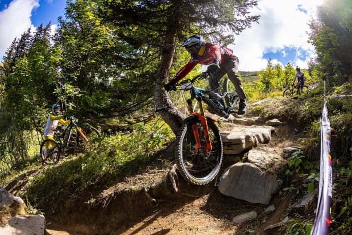 A shortened seat tube and reduced standover should make the descent even faster.