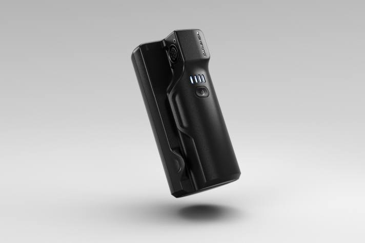 Um in den asymmetrischen Rahmen zu passen, musste der Range Extender (210 Wh, 1,1 kg) komplett neu entworfen werden.