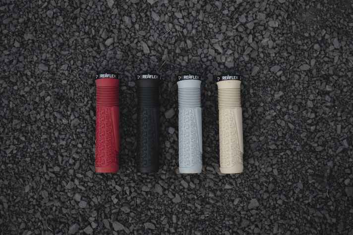 The four colour variants of the Leatt ReaFlex 6.0 grips.