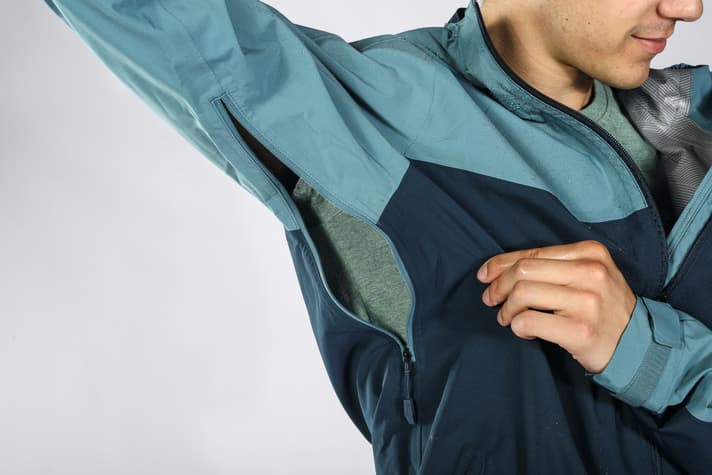 Switch to draught: Ventilation openings protect bikers from dying of heat exhaustion.