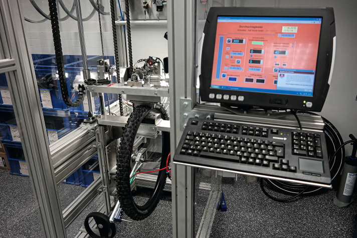 Tyre test in the laboratory