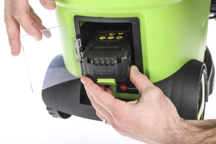 Der Akku hält nicht ganz, was er verspricht. Nach 15 Minuten war Schluss. Eine Anzeige für den Akkustand gibt es nicht