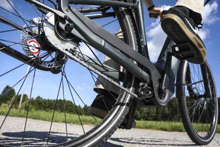 Decathlons revolutionärer Motor fährt sich unauffällig und geschmeidig.