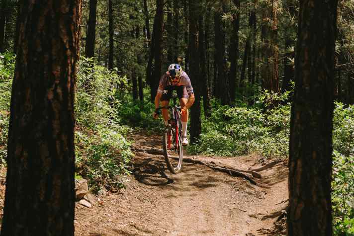 Between 50 and 60 millimetres of suspension travel should make it possible to ride even on rough single trails.