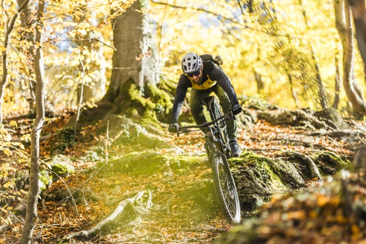 Rocky Mountain reduces the Element to the cross-country category. In reality, the Element is an extremely reliable all-rounder for extended trail tours.