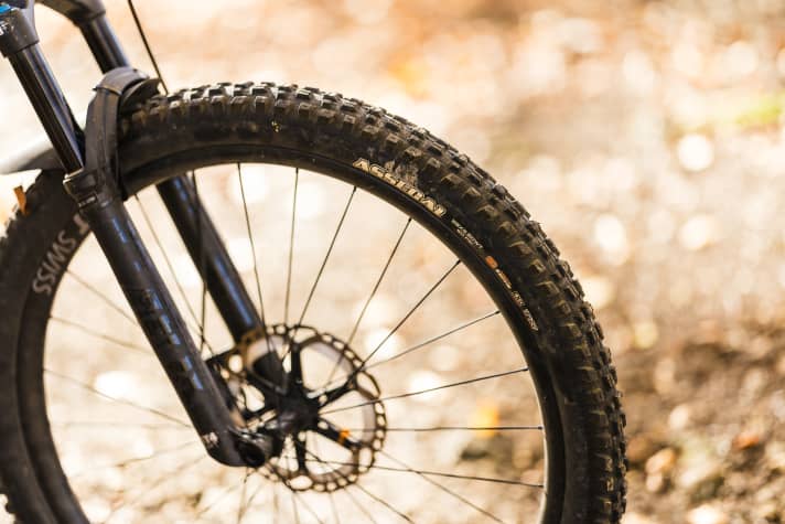 With a grippy front tyre like the Maxxis Assegai, the range of use can be extended far and wide.
