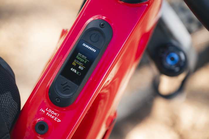 If the main battery is empty, only the moderate range mode can be activated with the energy from the range extender. The full power of Rally mode is no longer available.