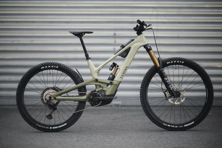 Canyon Torque:On CF9 // 180/175 mm // 29/27,5 Zoll // 7499 bzw. 7899 Euro // ab 23,7 kg