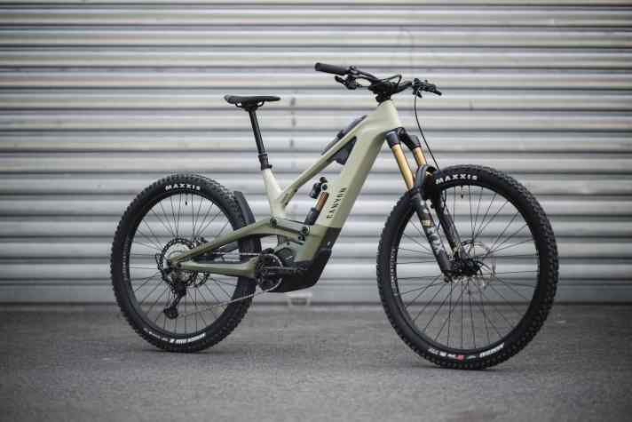 Back at the start with a new battery: the Canyon Torque:On with 180/175 millimetres of travel.